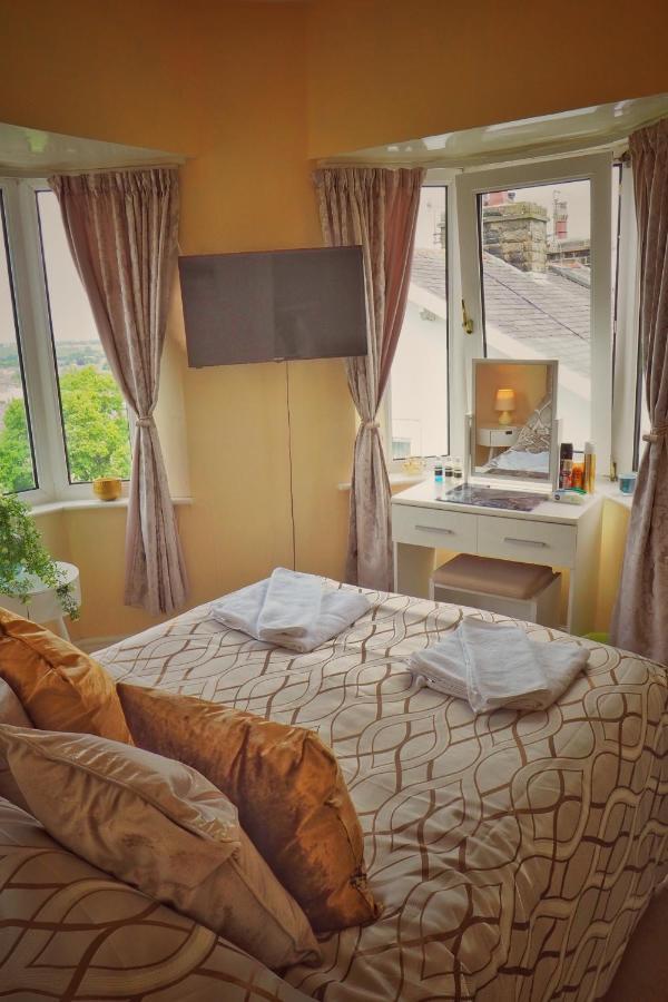 Alma Cliffe Guest House Барнълдсуик Екстериор снимка